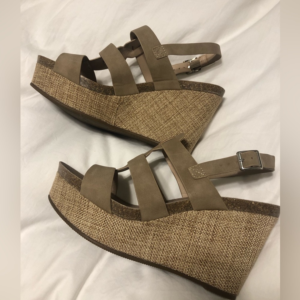 Bella Marie Platforms w/sealed cork & Jute wrapped heels- New- Boutique Brand